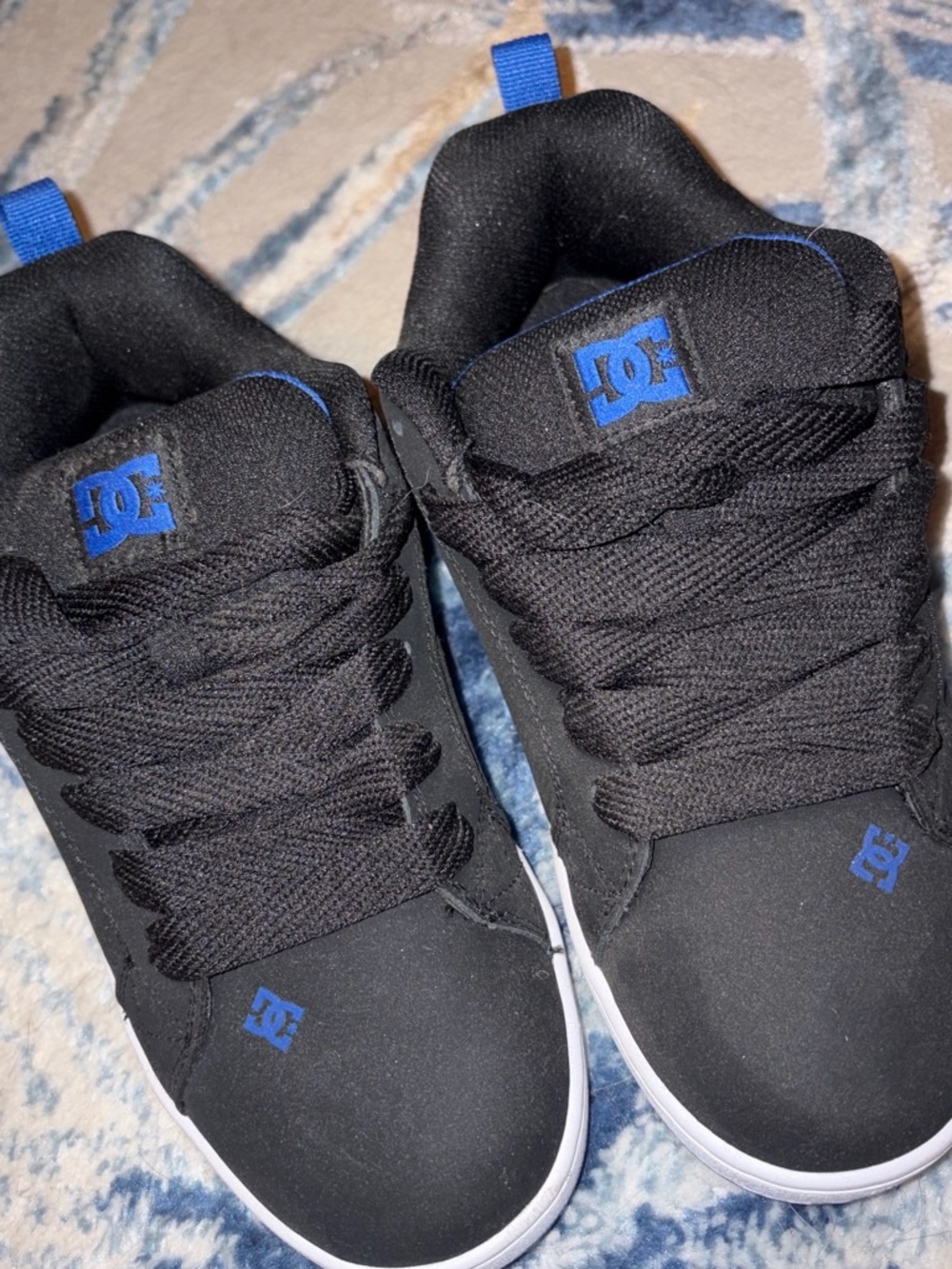 DC Men’s Black and Blue Low-Top Skate Sneakerse